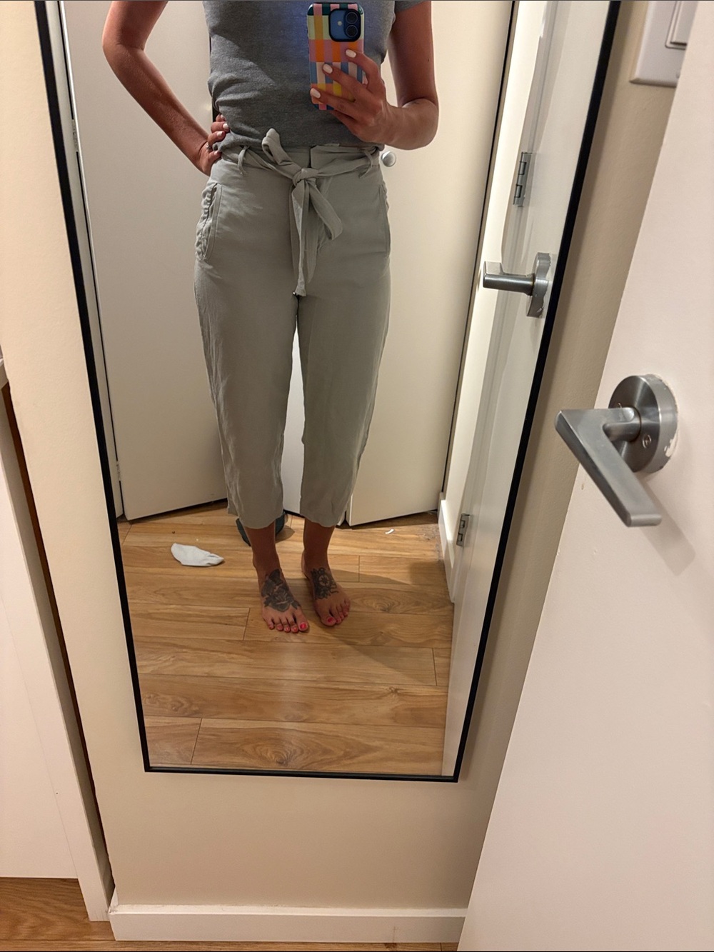 Aritzia Wilfred Light Grey Paperbag Tie-Waist Cropped Capris
